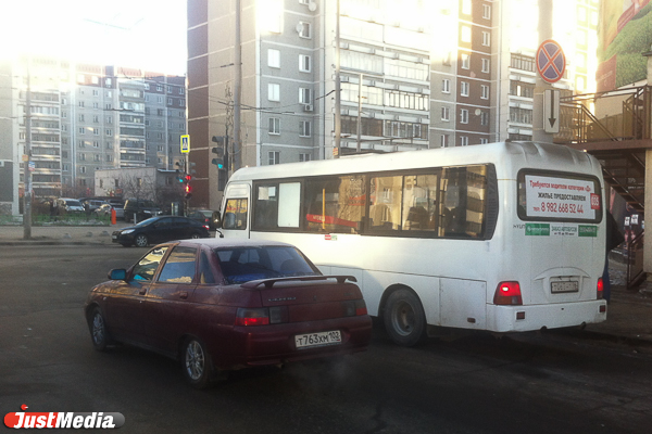 Троллейбусное кольцо на Ботанике стало меккой для нарушителей ПДД. ФОТО - Фото 6