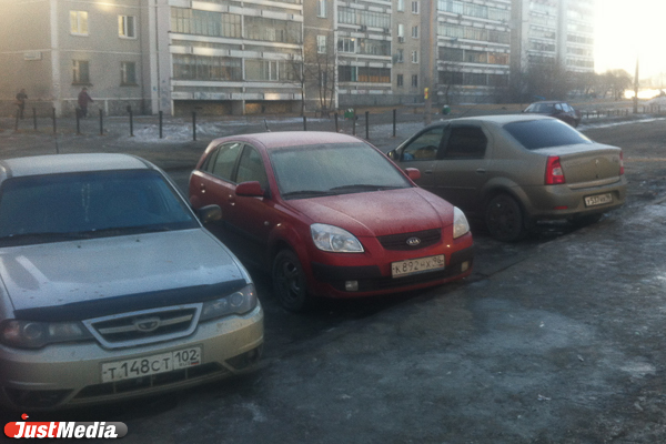 Троллейбусное кольцо на Ботанике стало меккой для нарушителей ПДД. ФОТО - Фото 7