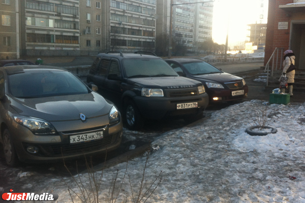 Троллейбусное кольцо на Ботанике стало меккой для нарушителей ПДД. ФОТО - Фото 8