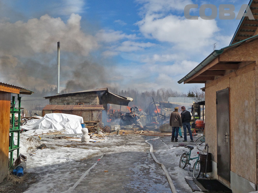В Екатеринбурге сгорела пилорама - Фото 2