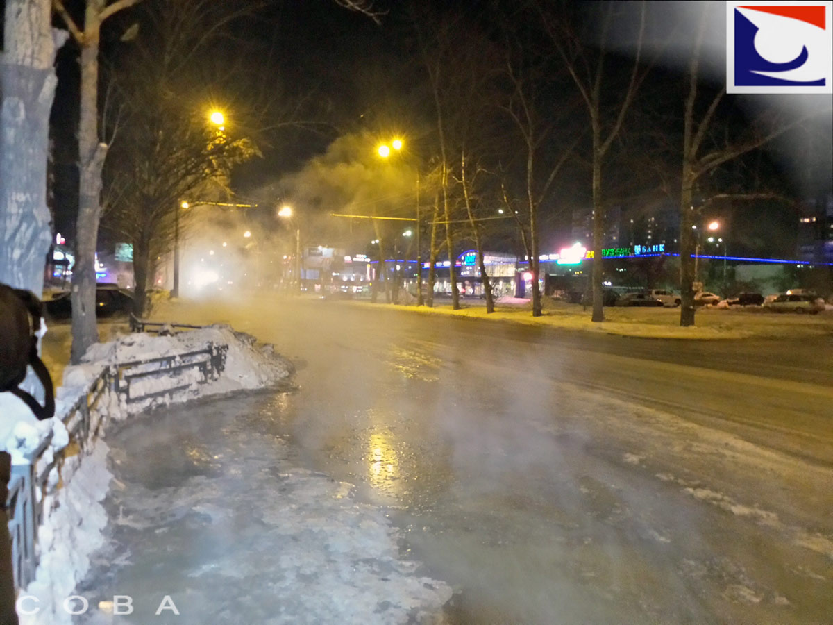 В Екатеринбурге ночью на Амундсена из-под земли бил фонтан холодной воды - Фото 2