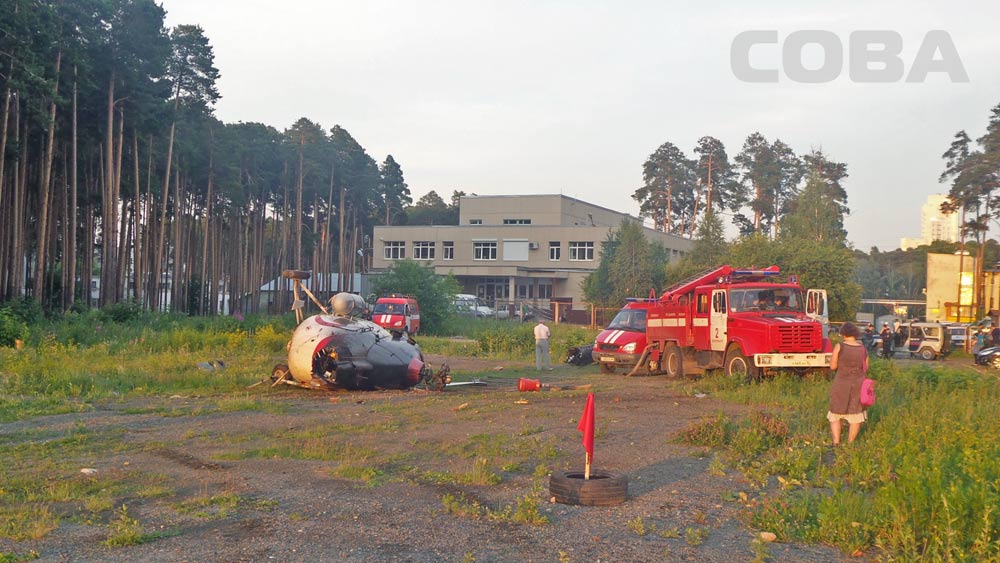 В Екатеринбурге на территории больницы рухнул вертолет. ФОТО и ВИДЕО с места ЧП - Фото 2