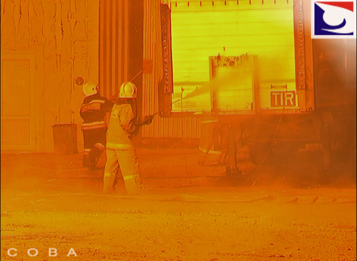 «Увидели пламя высотой с пятиэтажный дом». На улице Монтажников в Екатеринбурге горел склад с деревянными поддонами - Фото 3