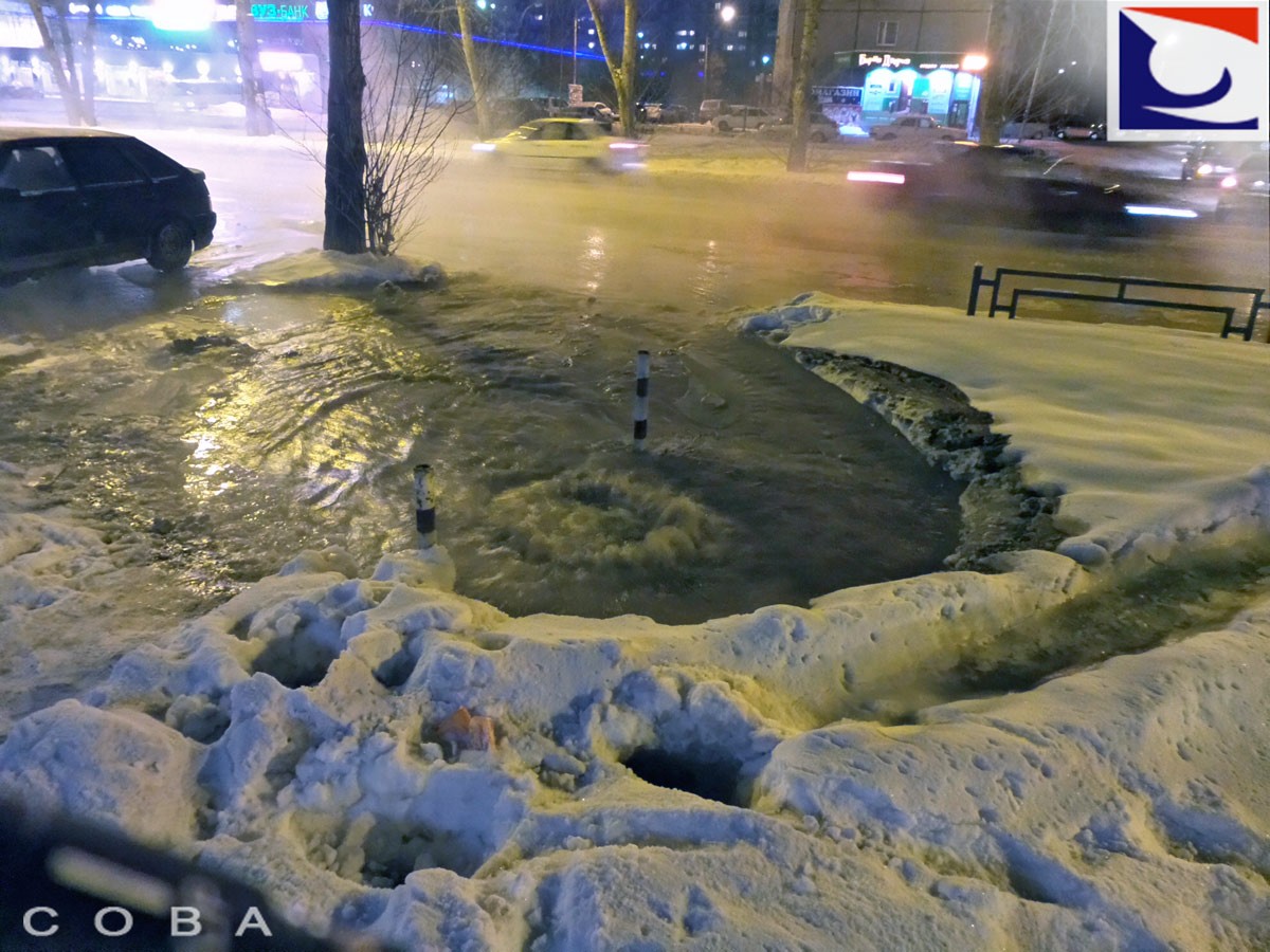 В Екатеринбурге ночью на Амундсена из-под земли бил фонтан холодной воды - Фото 3