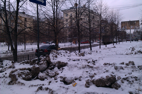 УК Екатеринбурга не вывозят убранный снег из дворов из-за жадности горожан  - Фото 3
