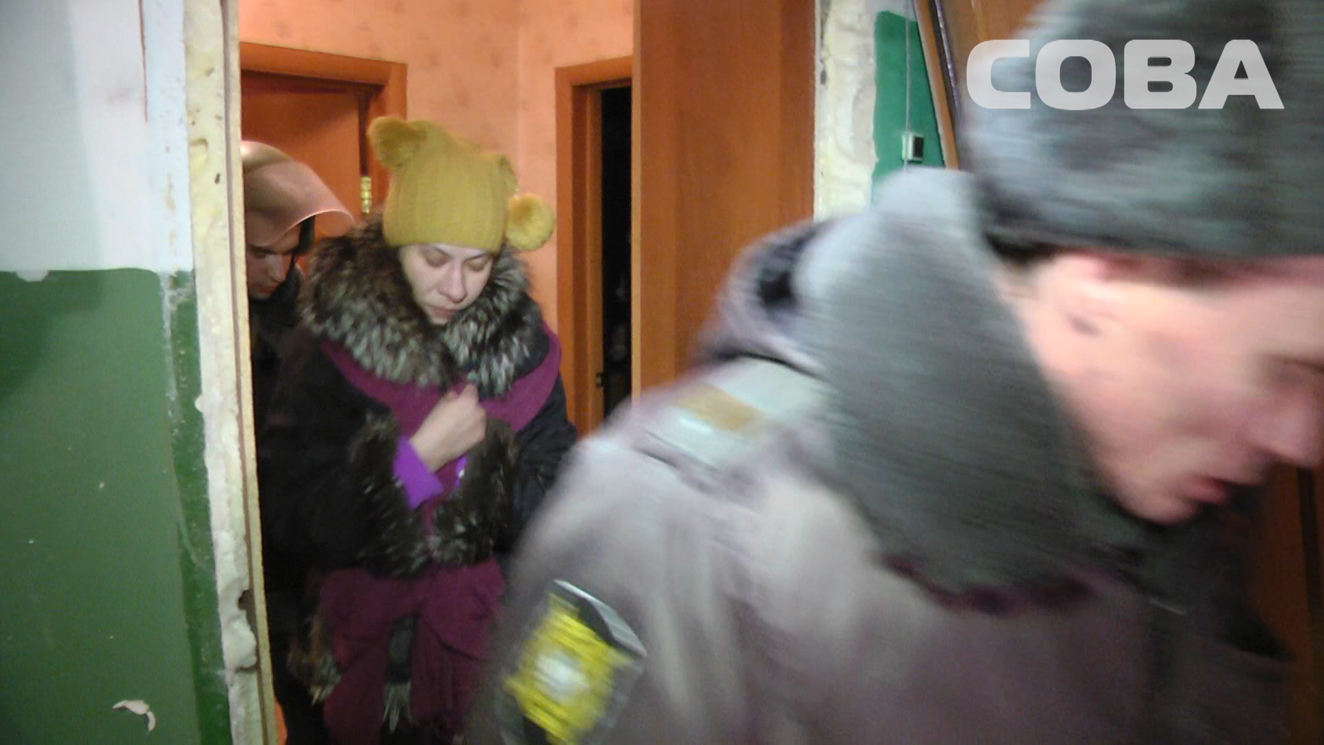 На Уралмаше неадекватная женщина взяла двух девушек в заложницы и угрожала взорвать дом. ФОТО, ВИДЕО - Фото 4