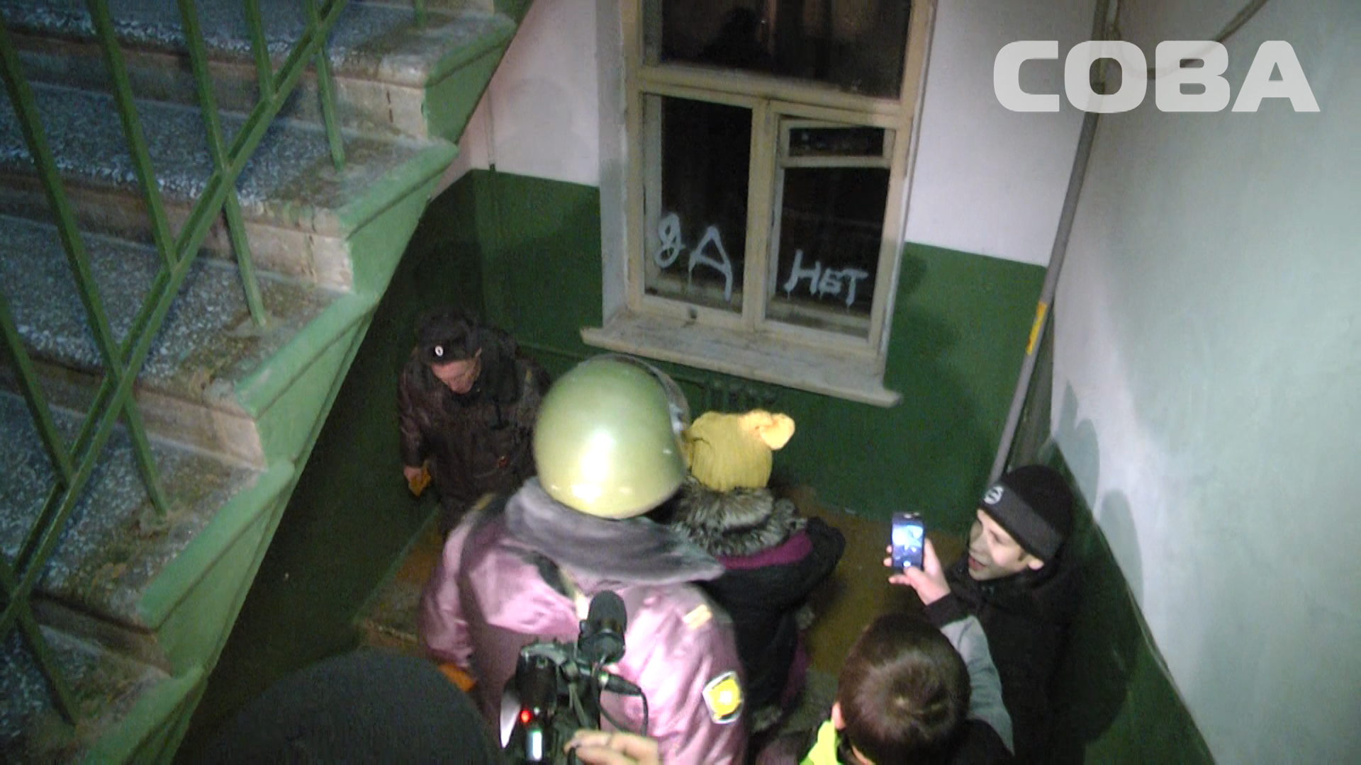 На Уралмаше неадекватная женщина взяла двух девушек в заложницы и угрожала взорвать дом. ФОТО, ВИДЕО - Фото 5