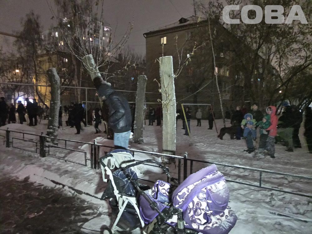 В пятиэтажке на ВИЗе прогремел взрыв. Пострадали два пожилых человека. ФОТО, ВИДЕО - Фото 4