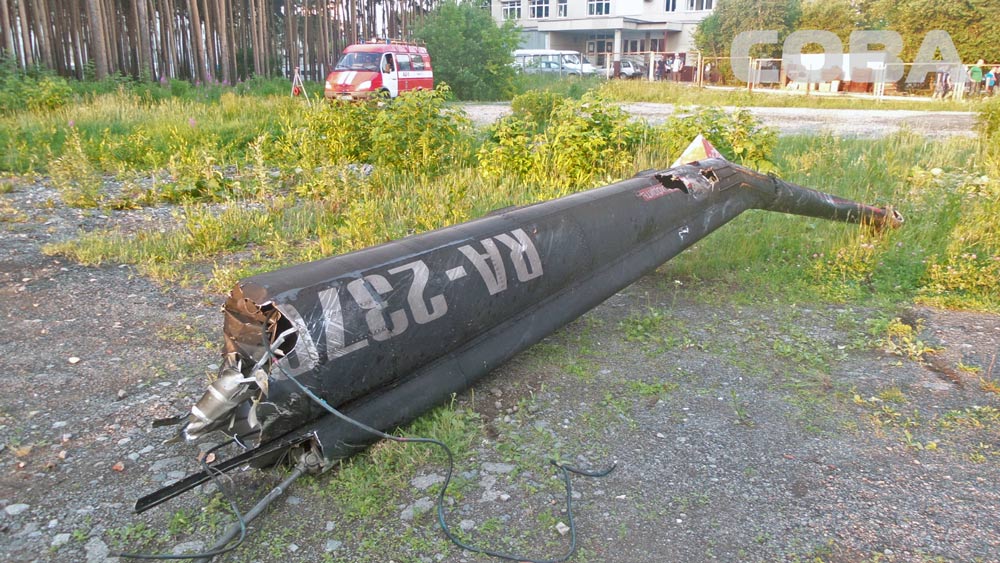 В Екатеринбурге на территории больницы рухнул вертолет. ФОТО и ВИДЕО с места ЧП - Фото 7