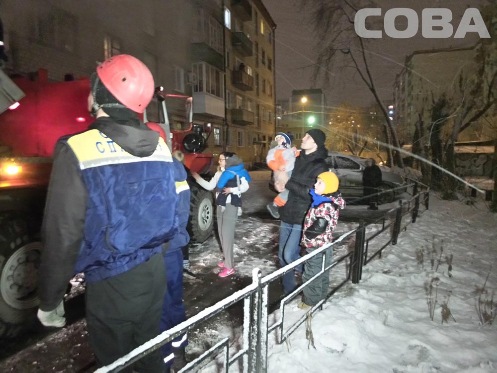 В пятиэтажке на ВИЗе прогремел взрыв. Пострадали два пожилых человека. ФОТО, ВИДЕО - Фото 5