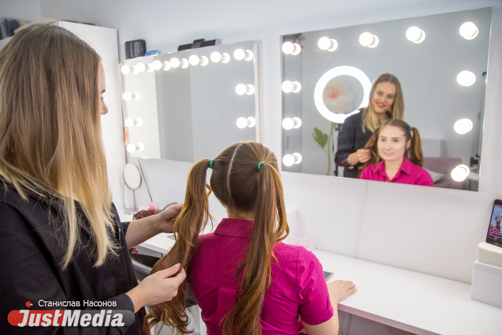  «Я крашу губы гуталином». Создаем актуальный лук на Хэллоуин со стилистами. ВИДЕОИНСТРУКЦИЯ - Фото 10