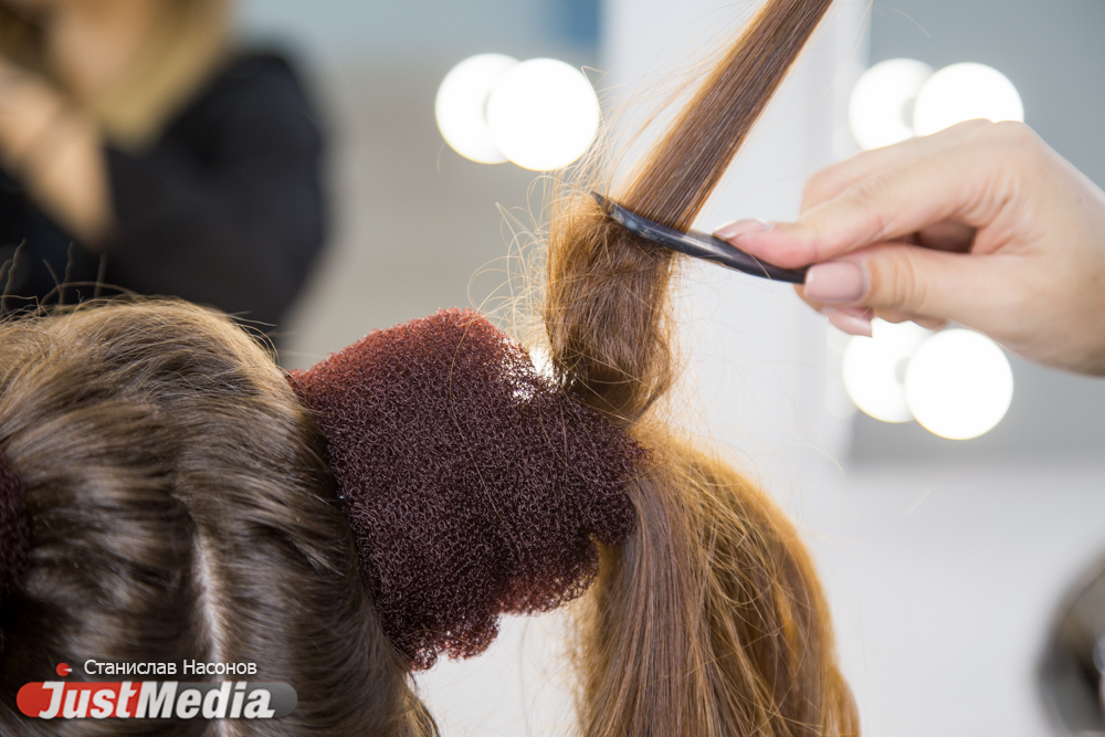  «Я крашу губы гуталином». Создаем актуальный лук на Хэллоуин со стилистами. ВИДЕОИНСТРУКЦИЯ - Фото 13