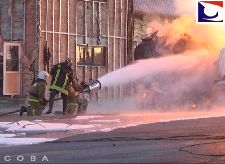 На Сибирском тракте сгорели бензовоз и прицеп-цистерна - Фото 5