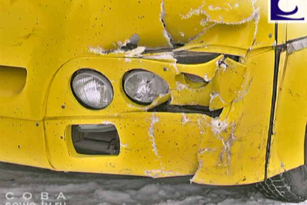 В Екатеринбурге рейсовый автобус столкнулся с легковушкой - Фото 4