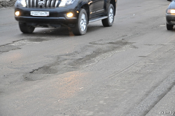 Блогер предупредил уральских водителей о ямах на Бебелевском мосту - Фото 2