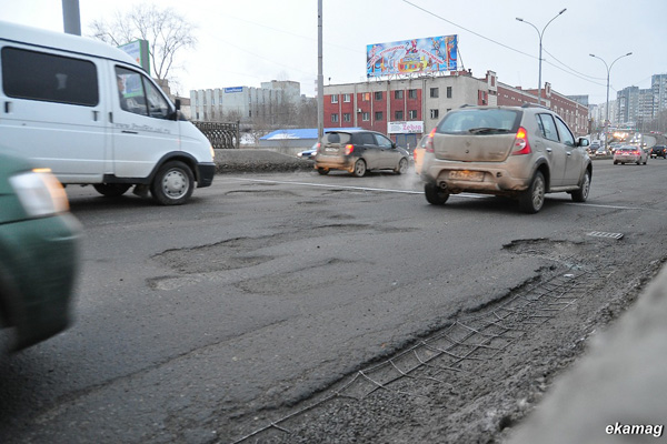Блогер предупредил уральских водителей о ямах на Бебелевском мосту - Фото 5