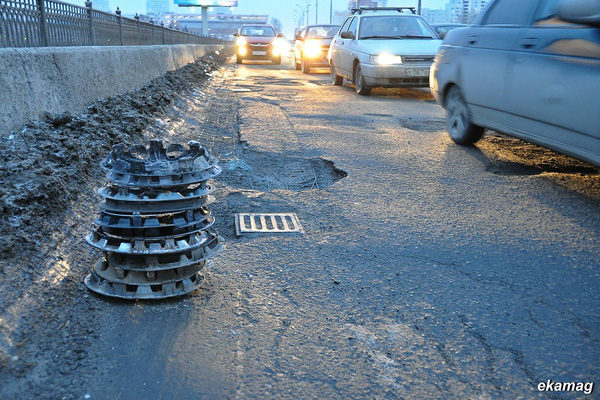 Блогер предупредил уральских водителей о ямах на Бебелевском мосту - Фото 3