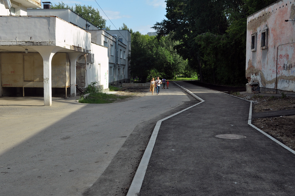 Дорожники отремонтировали один участок улицы Фурманова и перекопали другой. ФОТО - Фото 3