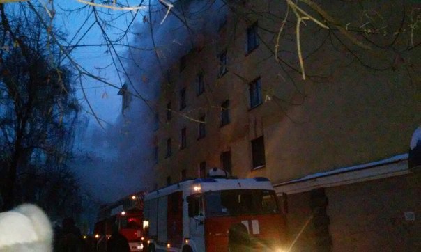 Из общежития на Ленина эвакуировано семьдесят человек. Один из студентов получил ожоги - Фото 2