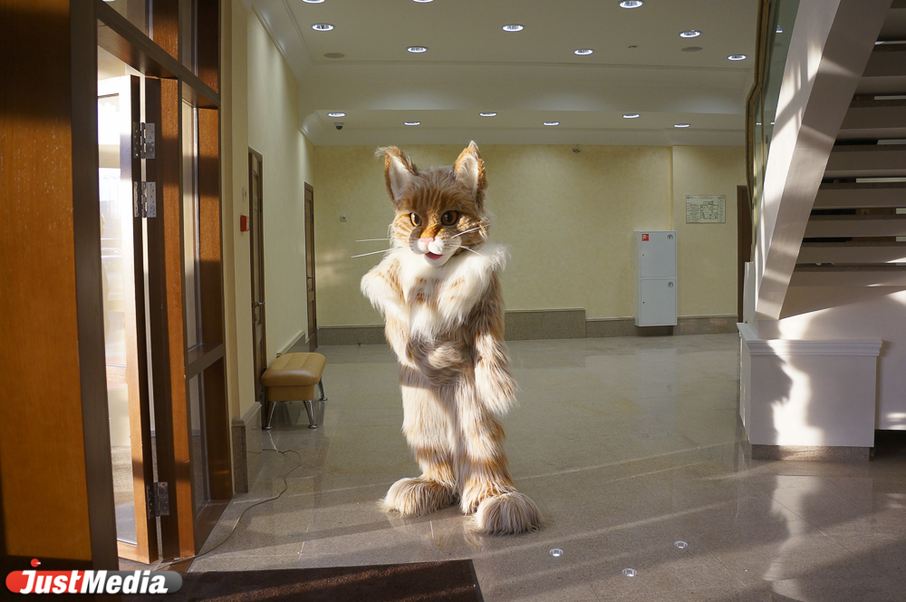 Светильник из смеющихся мыльных пузырей, мохнатый кот, ириски и шампанское — в Екатеринбурге вновь открылась детская филармония - Фото 3