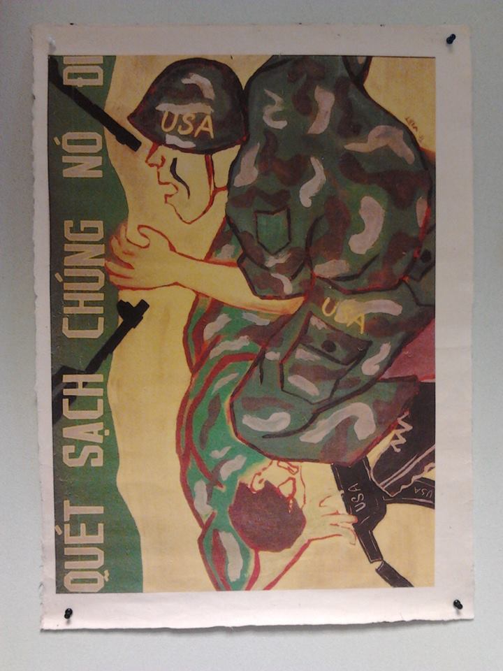 Дартс, биография деда, плакаты из Вьетнама и пожелание от «Песняров». Областные депутаты рассказали, чем украшают стены своих кабинетов. ФОТО - Фото 2