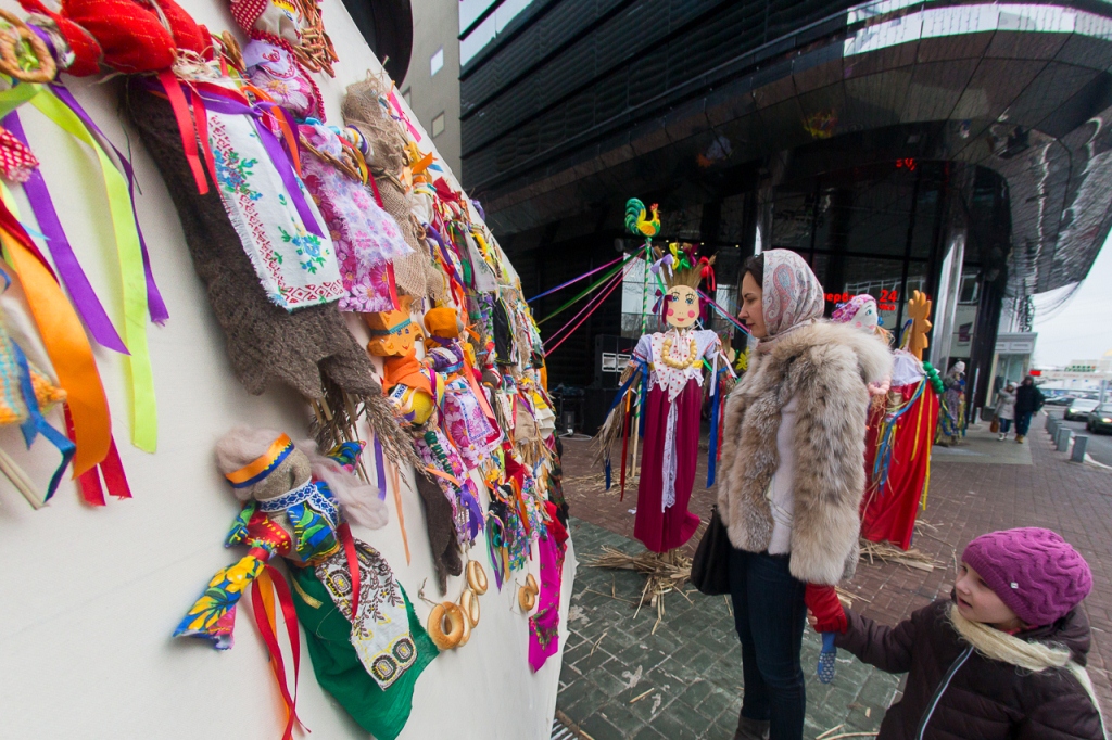 В Екатеринбурге все желающие смогли сделать селфи с масленицей - Фото 2