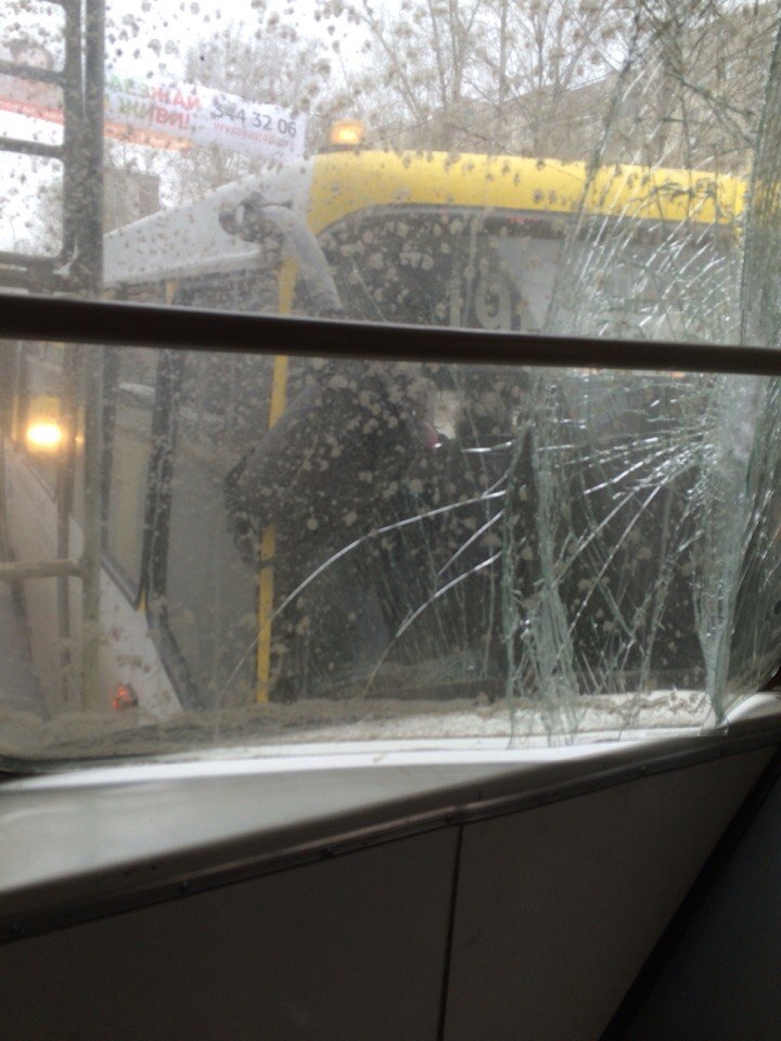 В Екатеринбурге автобус врезался в троллейбус. ФОТО - Фото 2