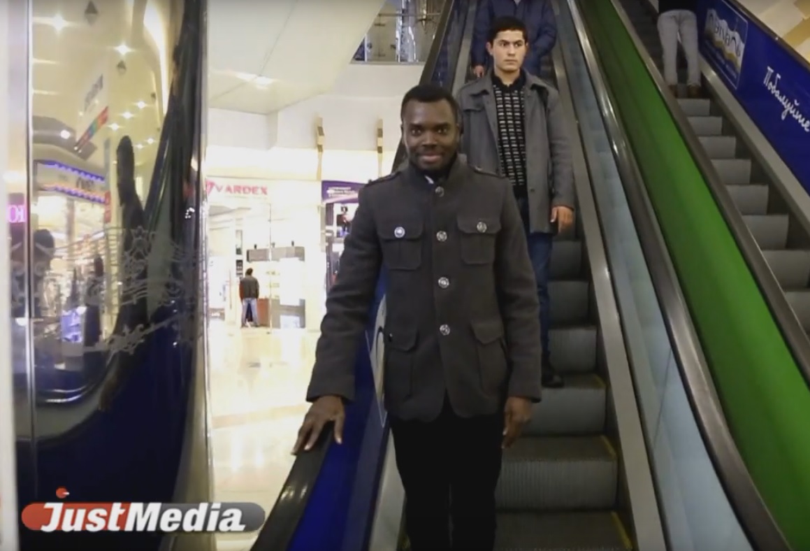 Екатеринбургские продавцы готовы общаться с иностранцами только через онлайн-переводчик. ВИДЕО - Фото 3