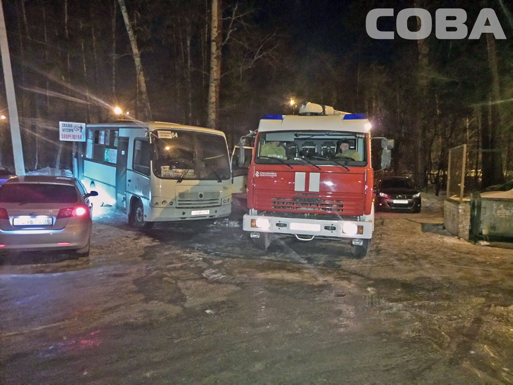  В Академическом ночью сгорели два автобуса - Фото 5
