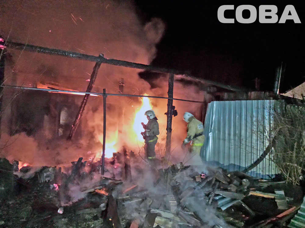 В Екатерибурге сгорели два частных дома. ФОТО - Фото 9