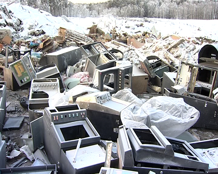 В Заречном на свалке «захоронили» 250 игровых автоматов и десяток столов для покера - Фото 6