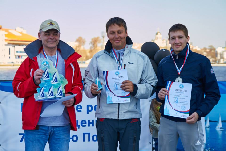 В центре Екатеринбурга именитые яхтсмены открыли парусный сезон праздничной регатой в честь 70-летия Победы - Фото 6