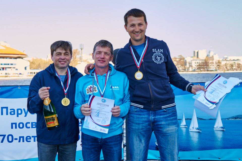 В центре Екатеринбурга именитые яхтсмены открыли парусный сезон праздничной регатой в честь 70-летия Победы - Фото 2