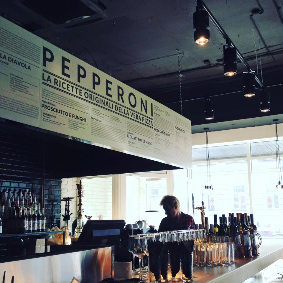 В центре Екатеринбурга открылась пиццерия-бар Pepperoni с панорамными окнами и винной картой с оптовыми ценами  - Фото 2