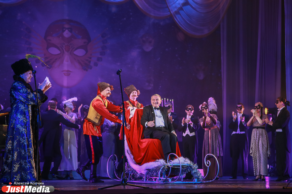 «Режиссер в законе» и «уральский Тарантино» Кирилл Стрежнев уснул на сцене родного театра и пустил зрителя в свои сны - Фото 2