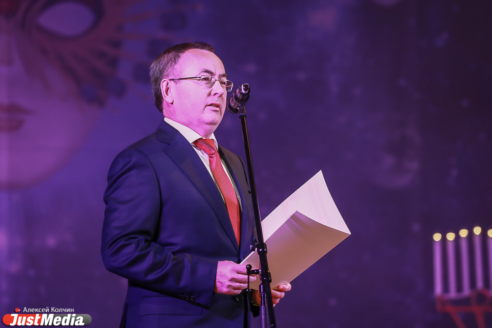 «Режиссер в законе» и «уральский Тарантино» Кирилл Стрежнев уснул на сцене родного театра и пустил зрителя в свои сны - Фото 3