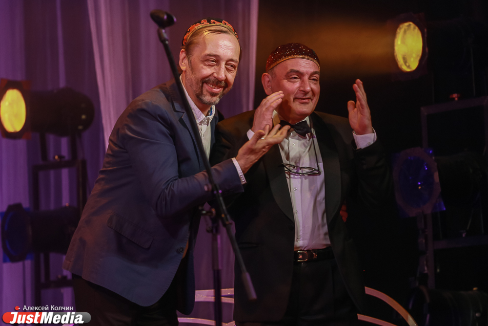 «Режиссер в законе» и «уральский Тарантино» Кирилл Стрежнев уснул на сцене родного театра и пустил зрителя в свои сны - Фото 6