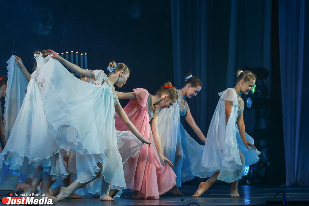 «Режиссер в законе» и «уральский Тарантино» Кирилл Стрежнев уснул на сцене родного театра и пустил зрителя в свои сны - Фото 9