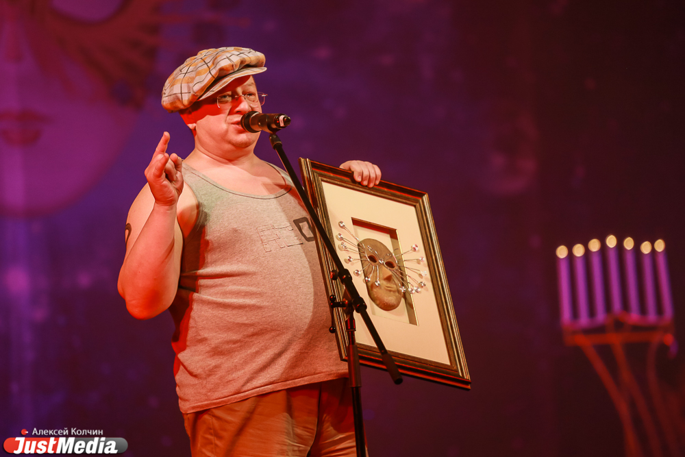 «Режиссер в законе» и «уральский Тарантино» Кирилл Стрежнев уснул на сцене родного театра и пустил зрителя в свои сны - Фото 7