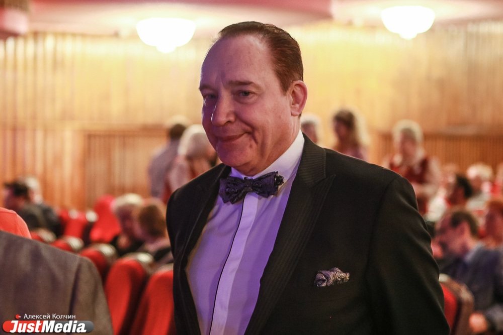 «Режиссер в законе» и «уральский Тарантино» Кирилл Стрежнев уснул на сцене родного театра и пустил зрителя в свои сны - Фото 8