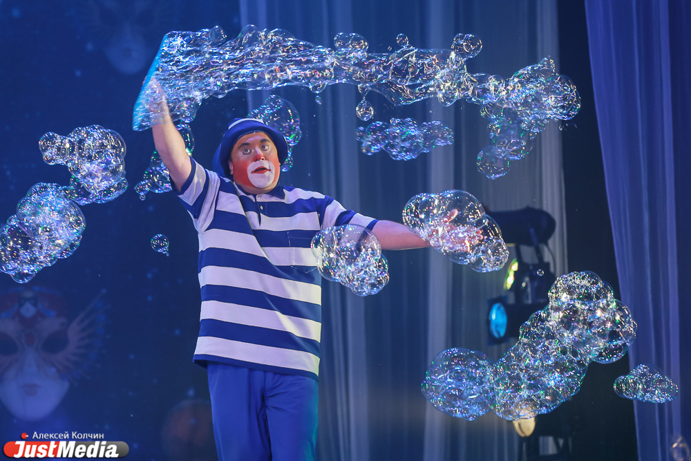 «Режиссер в законе» и «уральский Тарантино» Кирилл Стрежнев уснул на сцене родного театра и пустил зрителя в свои сны - Фото 10