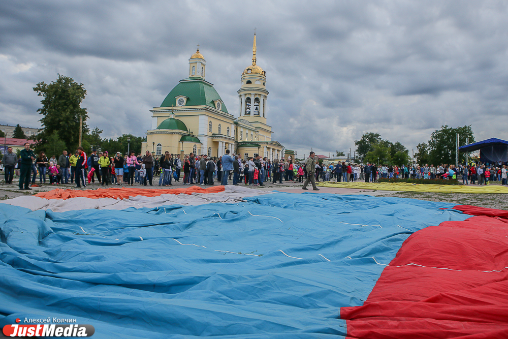 Мне бы в небо. В Каменске-Уральском прошел фестиваль воздухоплавания  - Фото 3