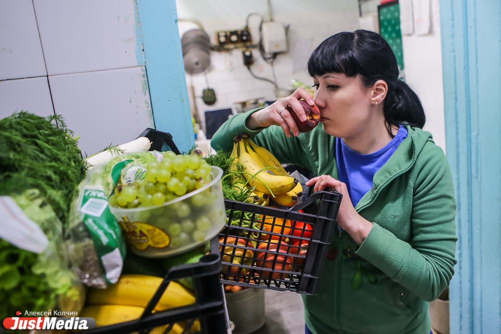 Наш репортер попал в остросюжетный триллер в Екатеринбургском зоопарке: кормил червями и отгонял веником павлина. Just-ЭКСПЕРИМЕНТ - Фото 6