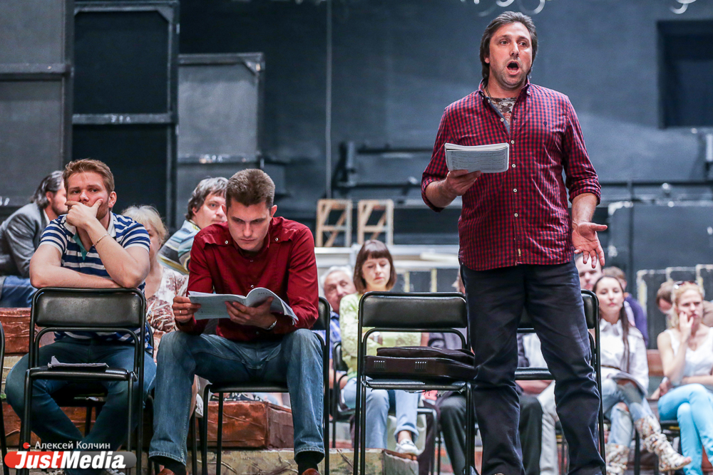 Ритуальное очищение  и возвращение к молитве: в Екатеринбурге поставят оперу на санскрите о жизни Ганди  - Фото 4