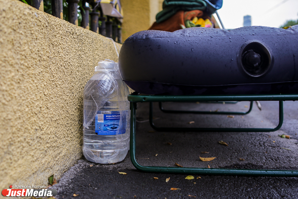 Голодовка в защиту прав заключенных: три общественницы уже восемь дней сидят под окнами свердловской ГУФСИН - Фото 4