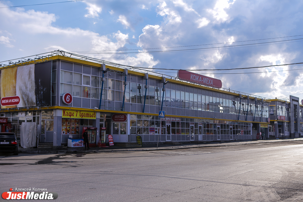 Журналисты JustMedia.Ru отправились с фотоаппаратом в рейд по торговым точкам и были взяты в кольцо толпой охранников - Фото 7