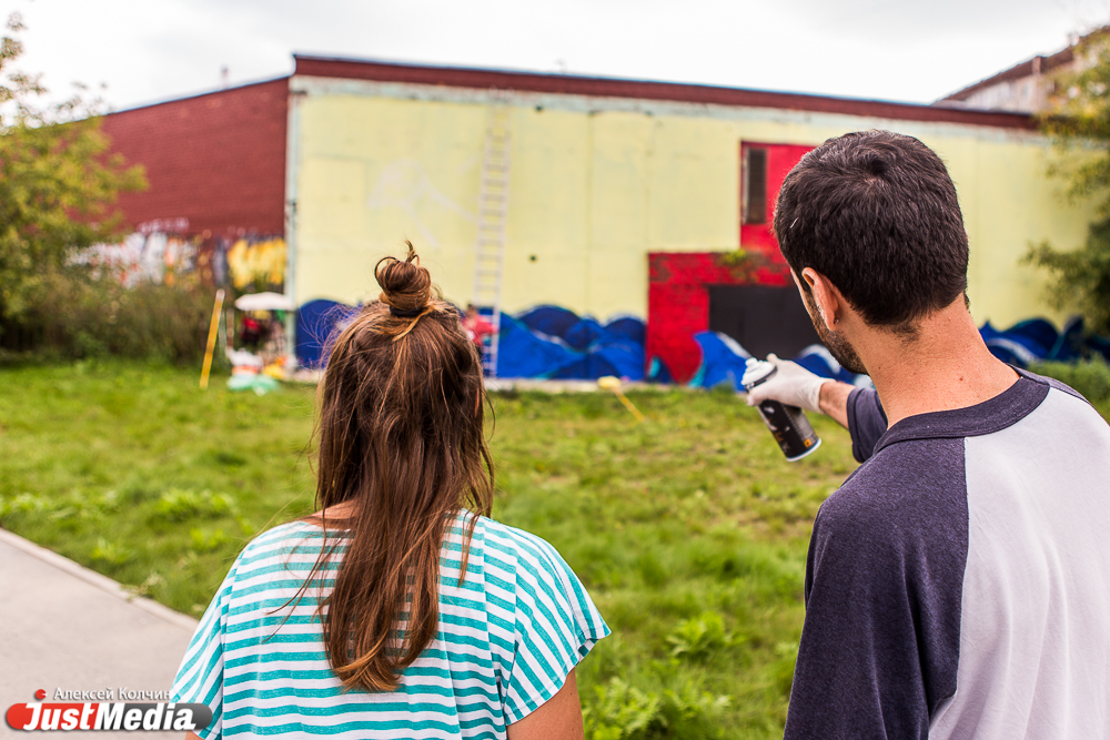«Стараемся не быть вандалами. Всегда оцениваем объект, с которым предстоит работать». Израильские художники создали в Екатеринбурге свой островок стрит-арта. ИНТЕРВЬЮ - Фото 5
