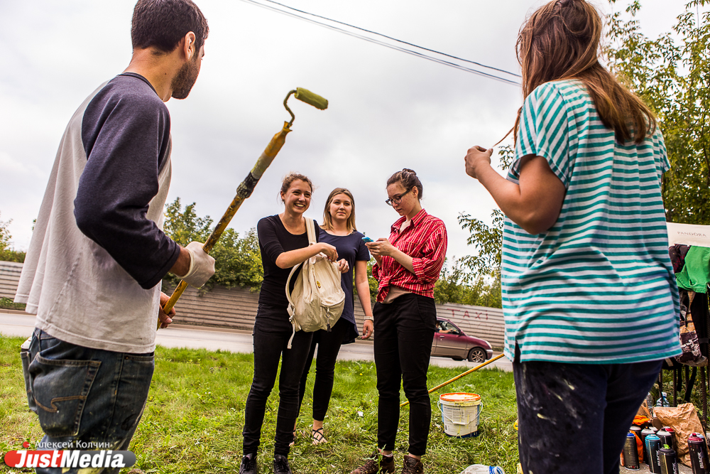 «Стараемся не быть вандалами. Всегда оцениваем объект, с которым предстоит работать». Израильские художники создали в Екатеринбурге свой островок стрит-арта. ИНТЕРВЬЮ - Фото 2