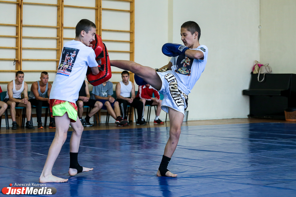 Наклон до пола и 12 подтягиваний — свердловских студентов начали готовить к труду и обороне - Фото 3