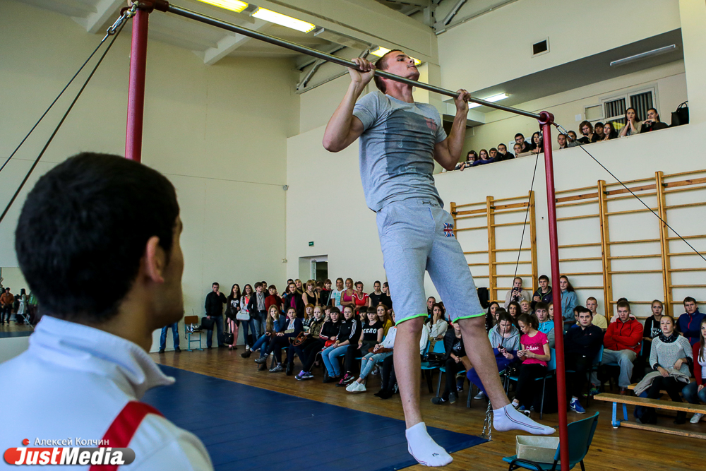 Наклон до пола и 12 подтягиваний — свердловских студентов начали готовить к труду и обороне - Фото 5